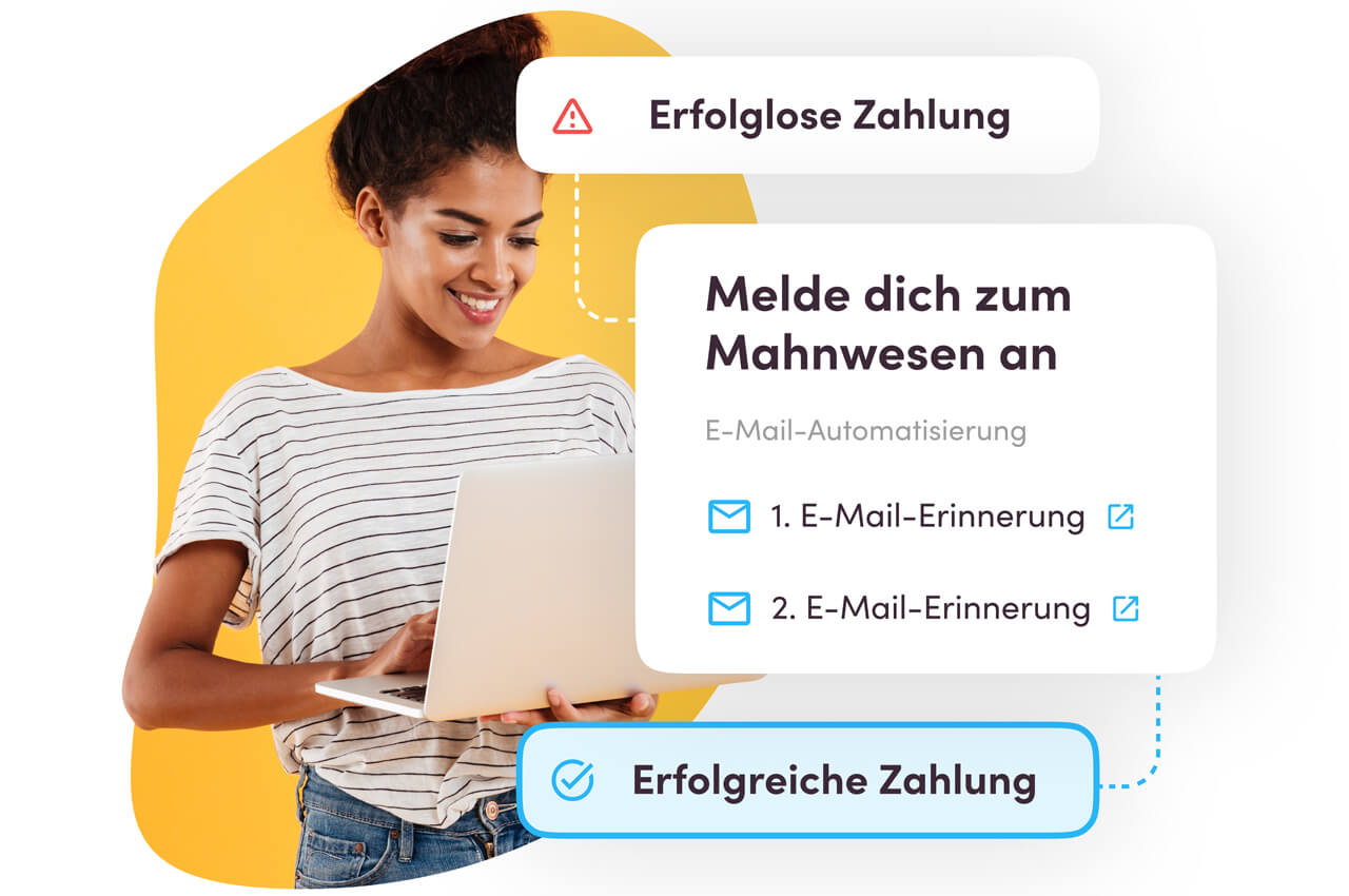 Frau tippt etwas in einen Laptop ein