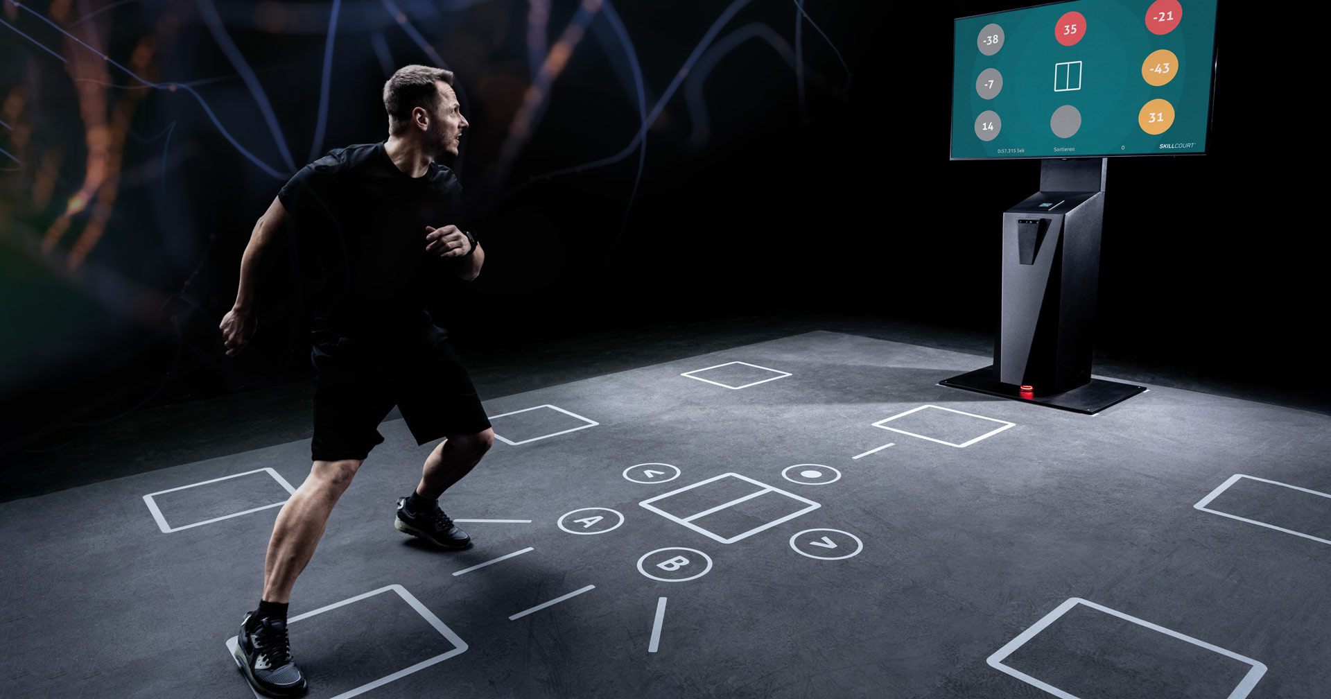 Mann testet sein Gehirnalter mit Skillcourt