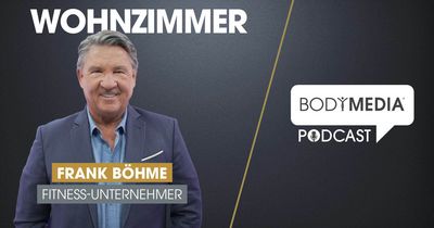 Frank Böhme vor BODYMEDIA Wohnzimmer Hintergrund
