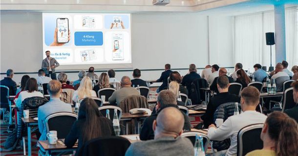 Eric Herrforth referiert bei der myline Livetour