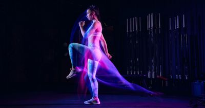 Frau bei Ausfallschritt