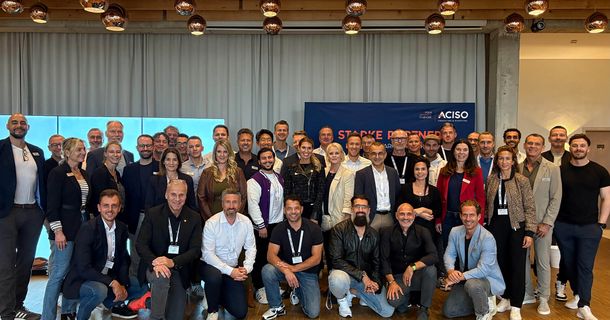 Teilnehmer der Außendienst-Tagung 2025 in Pfaffenhofen von ACISO & INJOY 