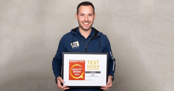 MYGYM ist dreifacher Testsieger und wurde mit dem „MARKET Quality Award" ausgezeichnet. Grundlage für die Preisvergabe war eine Bewertung durch 2,6 Millionen Kunden.