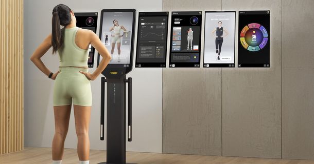 Sportlerin testet Technogym