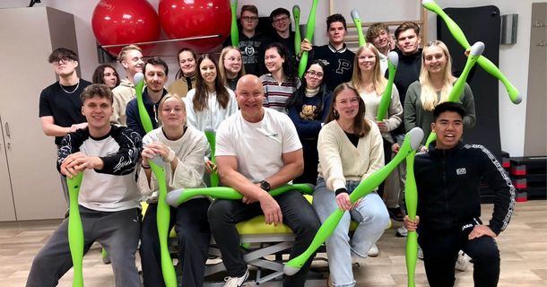 Michels Bildungsforum in Leipzig mit der PT24 erstes Ausbildungsjahr und dem Gründer Ajambow Simon Werner