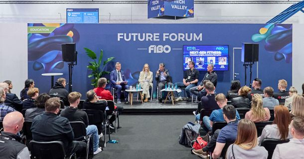 Panels, Best-Practice-Beispielen und Start-up-Pitches auf der FIBO