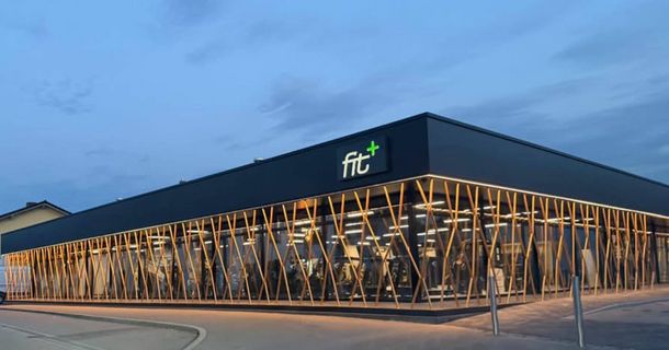 fit+ in Roding am Abend