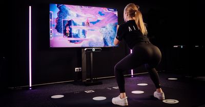 Frau beim BootyBurn-Workout von AIRIS