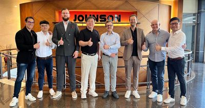 Vertreter von Die RSG Group und Johnson Health Tech.