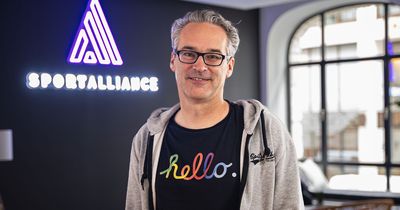 Daniel Hanelt steht im Headquarter der Sport Alliance