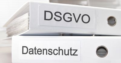 Aktenordner mit der Aufschrift DSGVO und Datenschutz