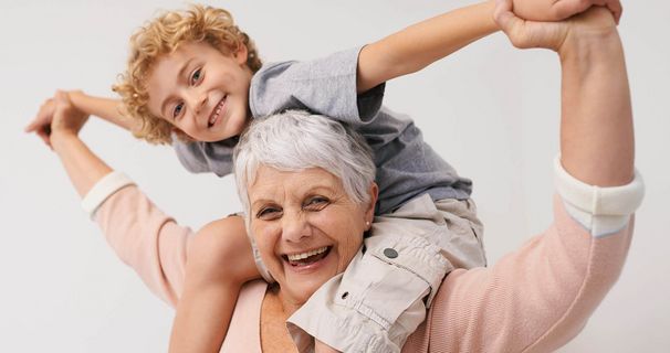 SKILLCOURT wird nicht nur in therapeutischen Einrichtungen eingesetzt, sondern ist auch fester Bestandteil der Leistungsdiagnostik und Reha in Clubs wie der Bundesliga und Premier League. Diese Erfahrungen aus dem Spitzensport fließen direkt in die Entwicklung praxisnaher Lösungen für die ambulante Versorgung ein.