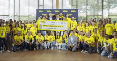 Technogym-Team in gelben Shirts