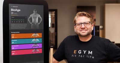 EGYM CEO Philipp Roesch-Schlanderer im EGYM T-Shirt