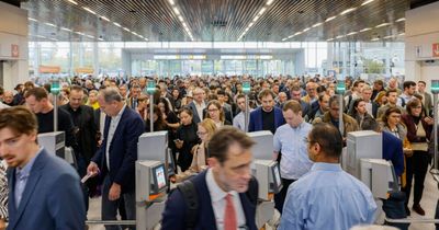 Besucherschlangen am Eingang der MEDICA