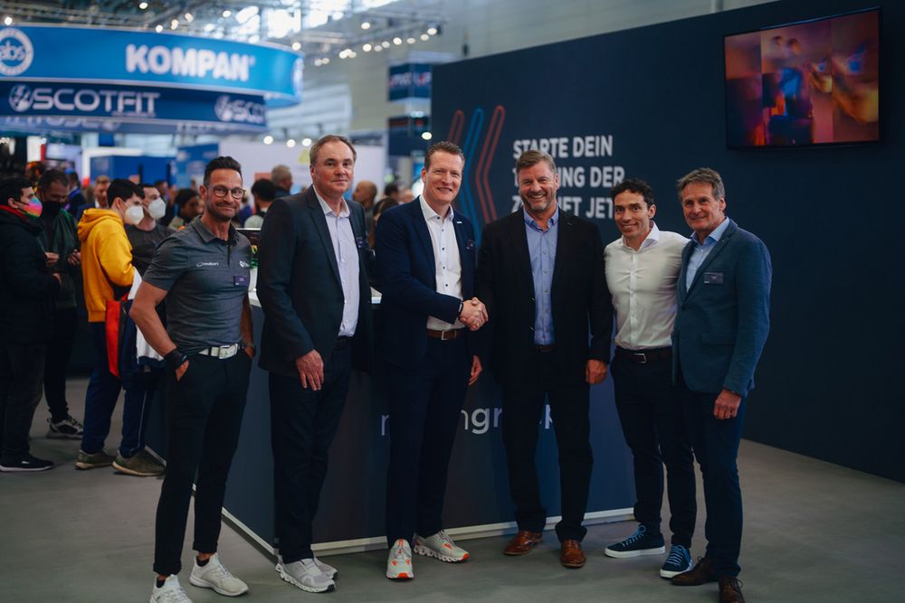 Das milon-Team mit Jimmy Andrews auf der FIBO