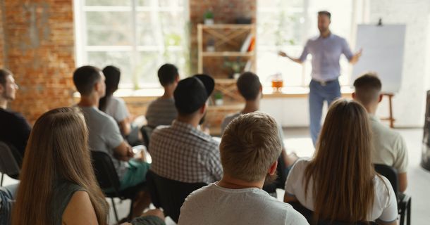 Der Workshop richtet sich an Fachkräfte im Gesundheitssport und bietet Einblicke in Erfolgsstrategien für T-RENA, RV-FIT, Rehasport und Funktionstraining