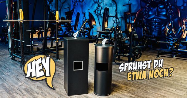Zwei Hygienespender von Optimum11 in einem Fitnessstudio