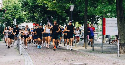Mehr als 80 Läuferinnen und Läufer nahmen am gemeinsamen Run Club zum Auftakt des IFAA Festivals teil, der vom OUW Run Club Heidelberg organisiert wurde