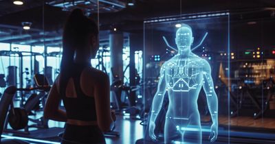 Frau in Gym vor KI-Hologram
