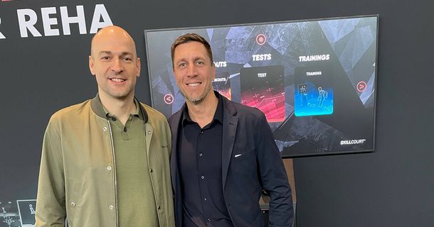 Tobias Labermeier von POSITION Consulting und Christian Hasler von SKILLCOURT stehen nebeneinander 