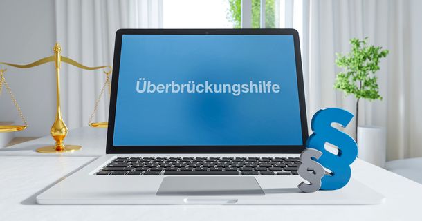 Überbrückungshilfe beantragen per Laptop