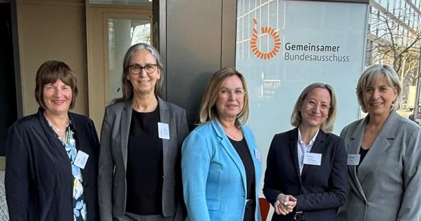 Katrin Schubert (dbs), Ute Repschläger (IFK), Jeannette Polster (BV für Podologie), Manuela Pintarelli-Rauschenbach (VPT), Andrea Rädlein (Physio Deutschland) (v.l.n.r.)