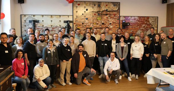 Teilnehmer vor einer Trainingswand beim Cube Sports Experience Day in Blender