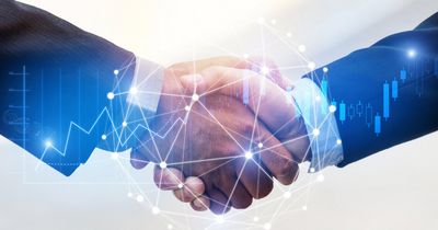 Handschlag mit futuristischen, digitalen Effekten
