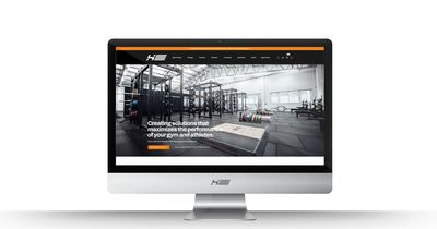 Computer mit der neuen HOLD STRONG Homepage
