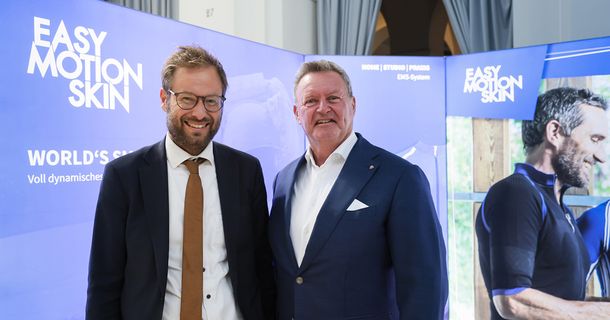 Unternehmer Christian Jäger mit Senator Ankes Tjarks