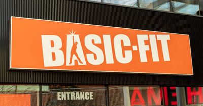 Basic-Fit Studio Außenwerbung