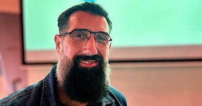 Dan Samek lächelt in die Kamera