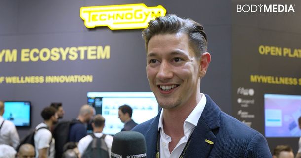 Sascha Peter von wird auf der FIBO 2024 interviewt
