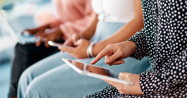 Aktuell führt eine Gruppe von Forschenden aus verschiedenen europäischen Ländern eine Studie zum Thema „Aktuelle Praktiken der Gesundheitskompetenz von rheumatologischen Fachkräften in Europa“ durch und bittet Physiotherapeuten, die gelegentlich Patienten mit entzündlichen rheumatischen und muskuloskelettalen Erkrankungen behandeln, an dieser teilzunehmen. 