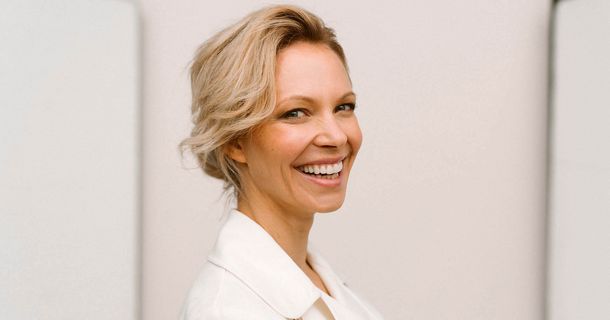 birte-glang-als-speakerin-und-moderatorin-beim-inline-kongress