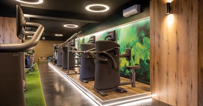 NEXT DOOR by Just Fit expandiert mit KI-basiertem Fitnesskonzept und eröffnet zwei neue Standorte in Köln, mit Plänen für 40 weitere Gyms.