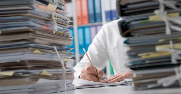 Im Rahmen eines hochrangigen Spitzengesprächs zum Thema „Bürokratieabbau" im Bundesministerium für Gesundheit (BMG) hat der Spitzenverband der Heilmittelverbände (SHV) die Interessen und Perspektiven der Heilmittelerbringer in die Diskussion eingebracht.