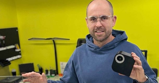 Theo Finé von be-in zeigt den eigens entwickelten Scanner Pod