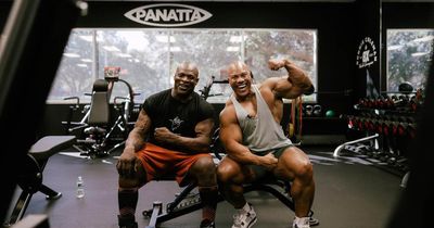 Der achtmalign Mr. Olympia Ronnie Coleman und dee siebenmalige Mr. Olympia Phil Heath posieren während des Trainings