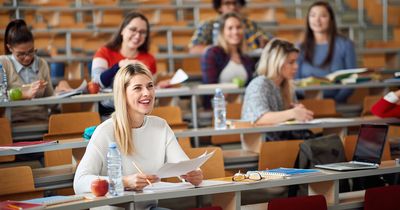 Studenten in einem Hörsaal