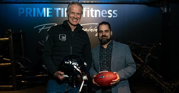 Sebastian Stolz, General Manager der Munich Ravens und Henrik Gockel, Geschäftsführer von PRIME TIME fitness
