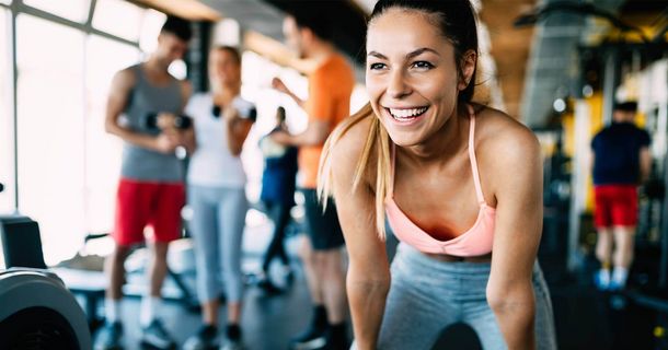 Frau im Gym