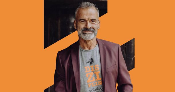 In der Mitte des Bildes ist Jens Sauter.