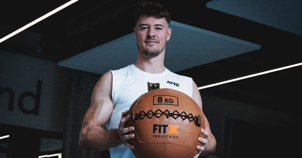 Alexander Haupert, Spieler der Flag Football-Nationalmannschaft, trainiert bei FitX