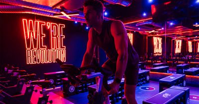 Sportler auf Fitnessrad von Bodytone