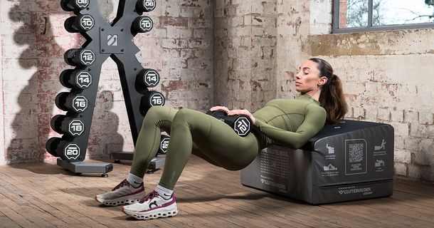 In Zusammenarbeit mit Glutebuilder, hat Escape Fitness eine Glute-Ausrüstungspalette eingeführt, die mit der der ESCAPE GLUTE BOX® beginnt.