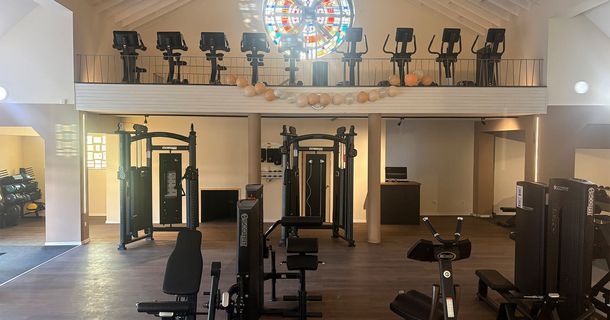 In der ehemaligen katholischen Kirche Sankt Johannes Maria Vianney entsteht ein modernes Fitness- und Gesundheitsstudio
