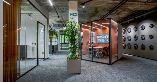 FitX präsentiert renoviertes Headquarter in Essen: Moderne Arbeitswelten auf drei Etagen