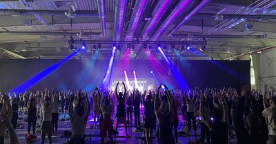 Les Mills Kurs in Köln mit Discolicht 